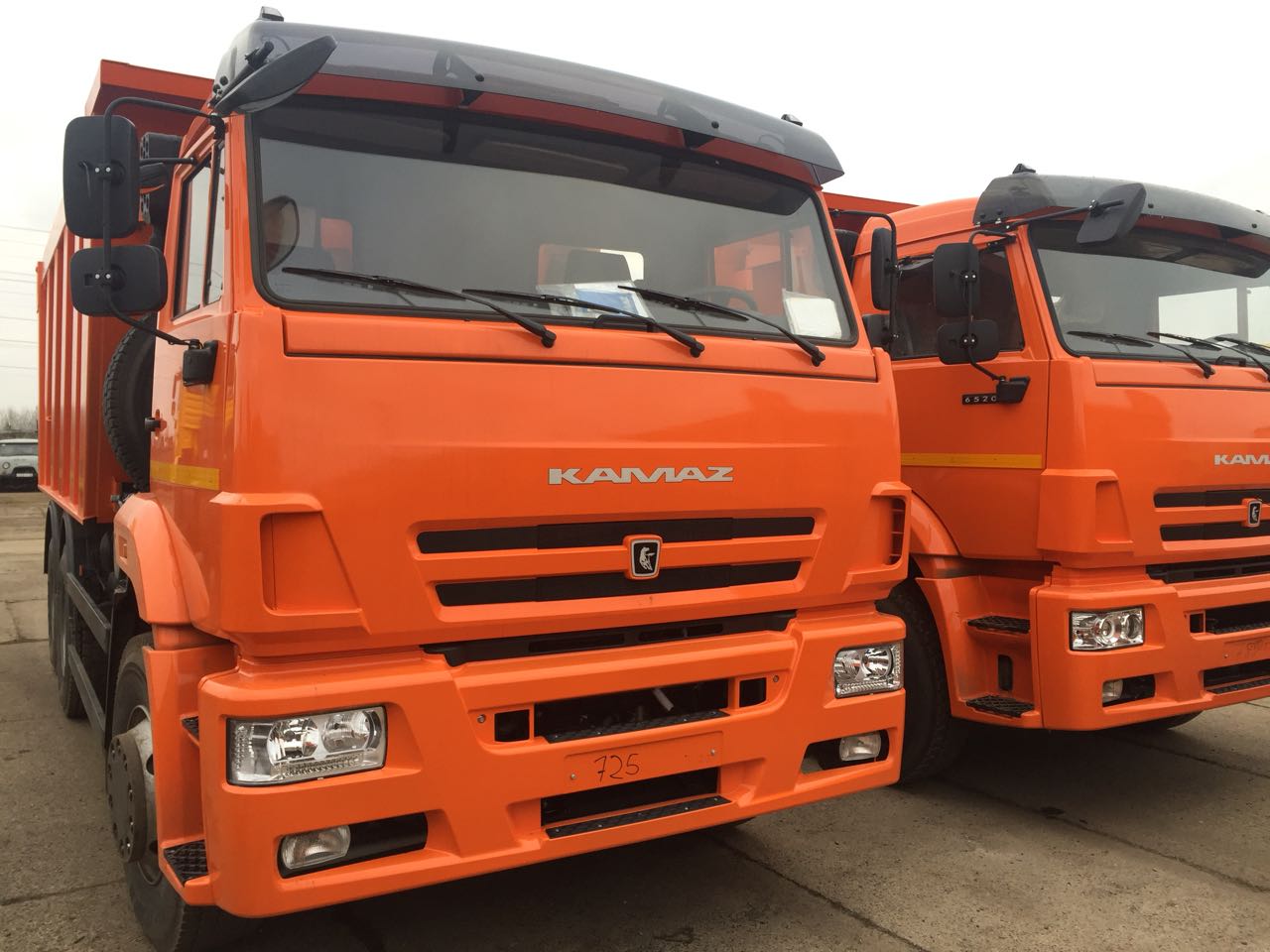 Самосвал КАМАЗ 6520