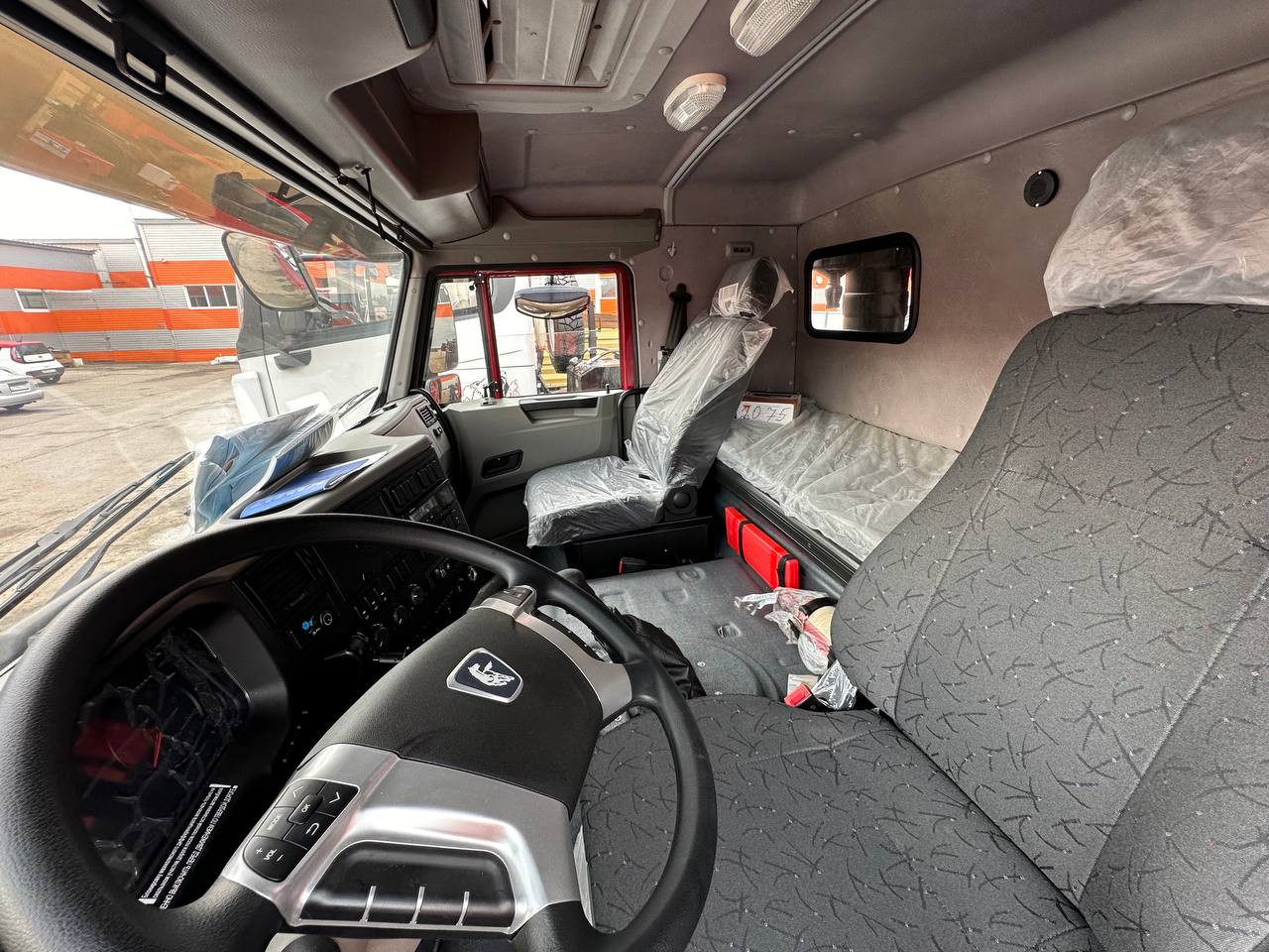 Самосвал КАМАЗ 6520